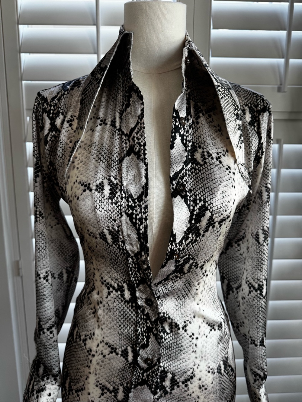 16Arlington Snake Print Long Button-Front Shirt Dress - Black & White - Picture 2 of 6